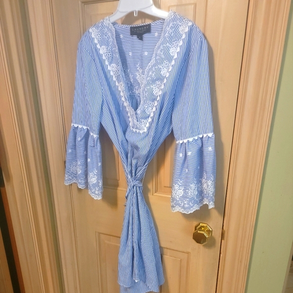 Laundry By Shelli Segal Dresses & Skirts - Misses sz M Laundry by Shelli Segal Blue white embroidered Dress Tie Belt
